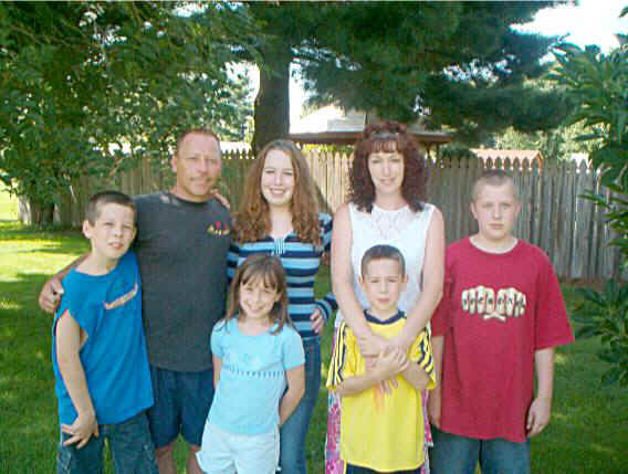 Seniors Joe Tony, Pam and kids.jpg (50353 bytes)