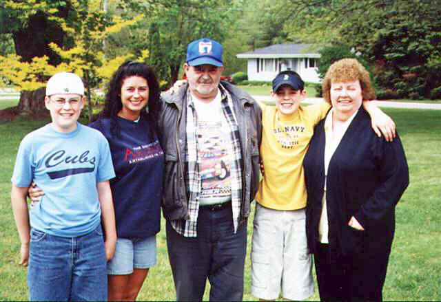 Seniors Pat Gurto family 2003 (Small).jpg (58875 bytes)