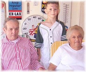Effie Lewis Family 1999.JPG (32730 bytes)