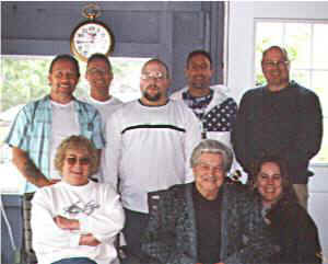 last family photo memorial day 2003 enhanced -2.jpg (14927 bytes)