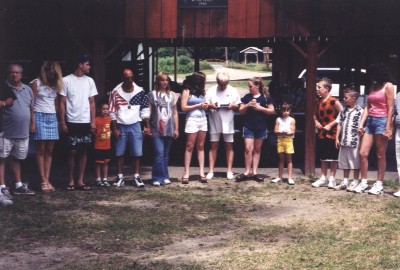 reunion circle 2002 b.jpg (41467 bytes)